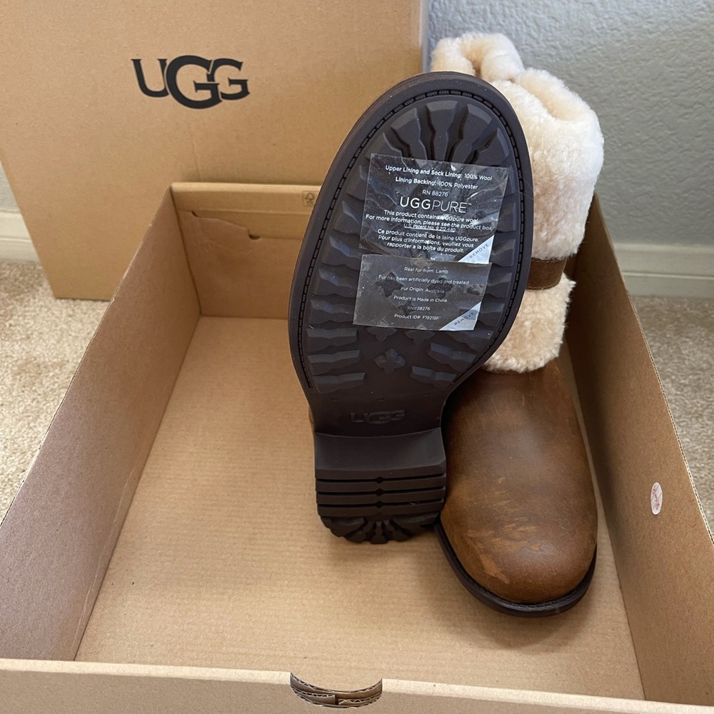 UGG women’s Blayre II size 10 brand new w/ box